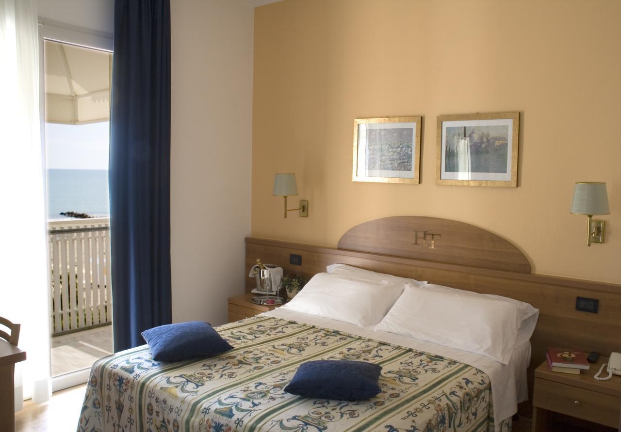 Hotel Tritone Caorle Exterior foto