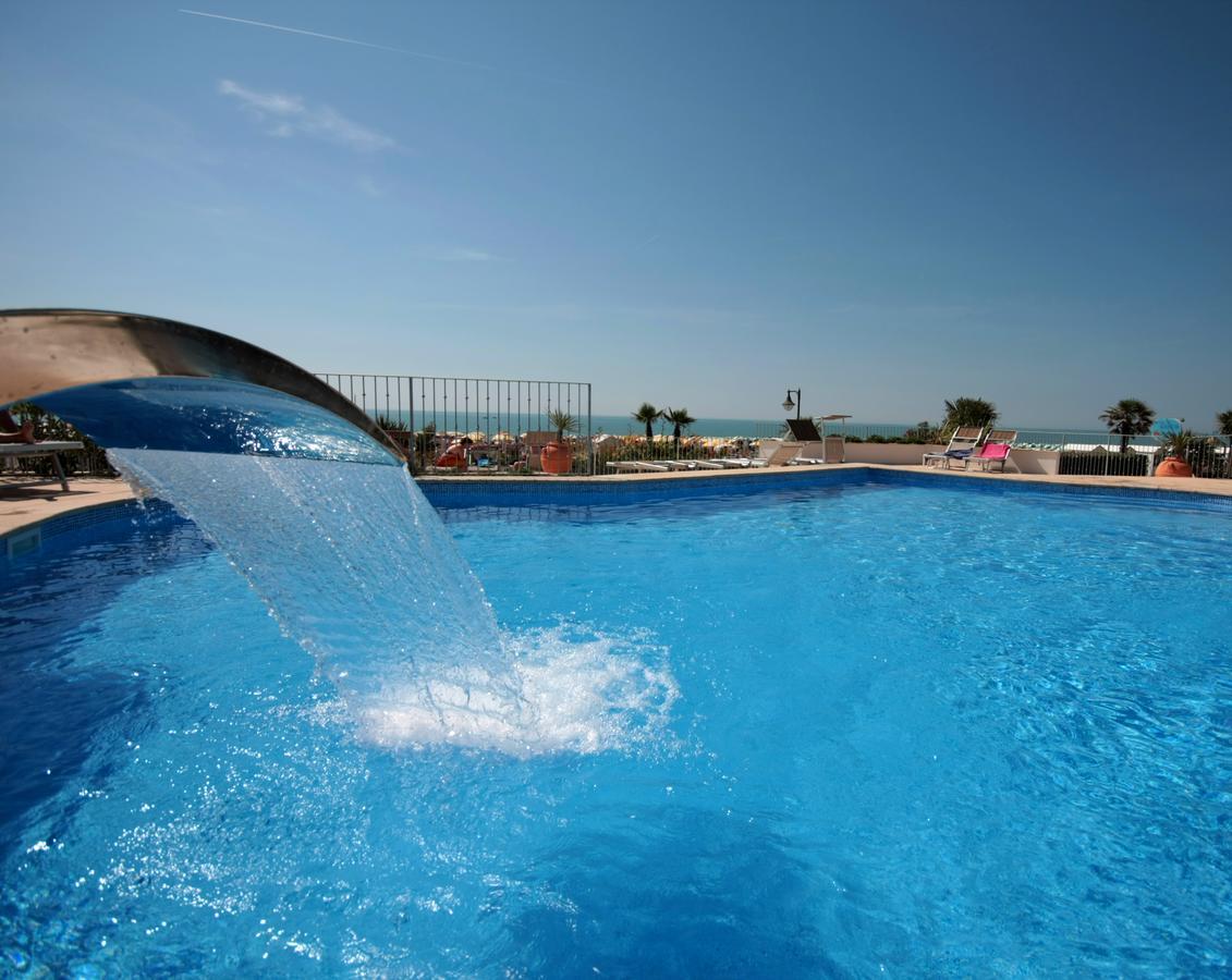 Hotel Tritone Caorle Exterior foto