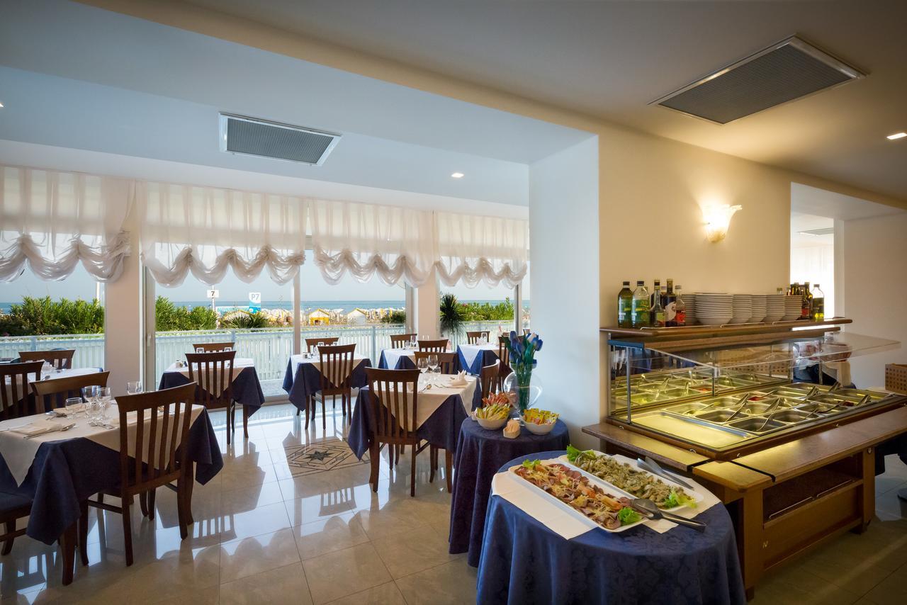 Hotel Tritone Caorle Exterior foto