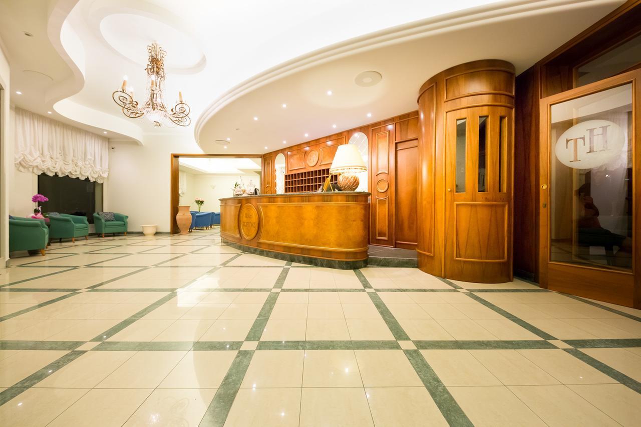 Hotel Tritone Caorle Exterior foto
