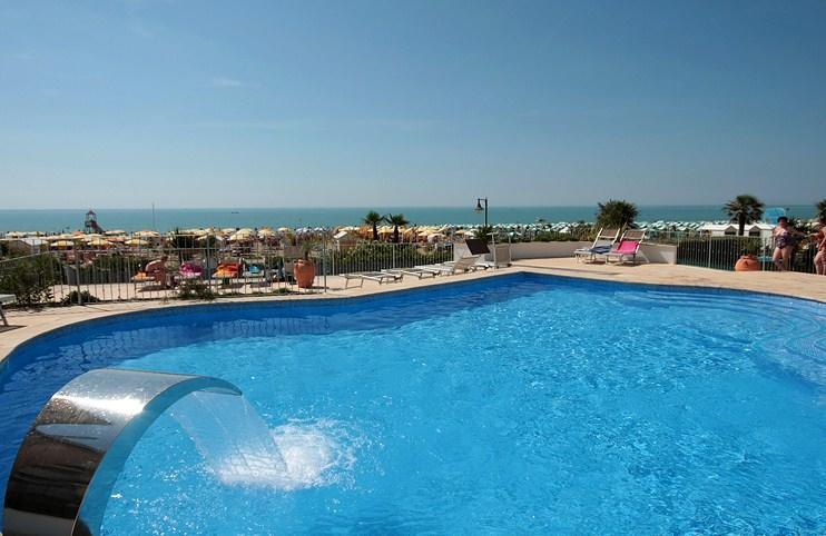 Hotel Tritone Caorle Exterior foto