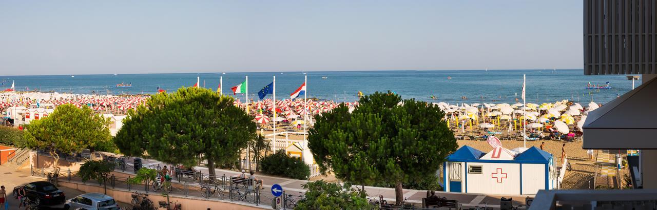 Hotel Tritone Caorle Exterior foto