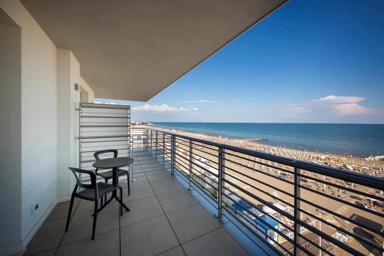 Hotel Tritone Caorle Exterior foto