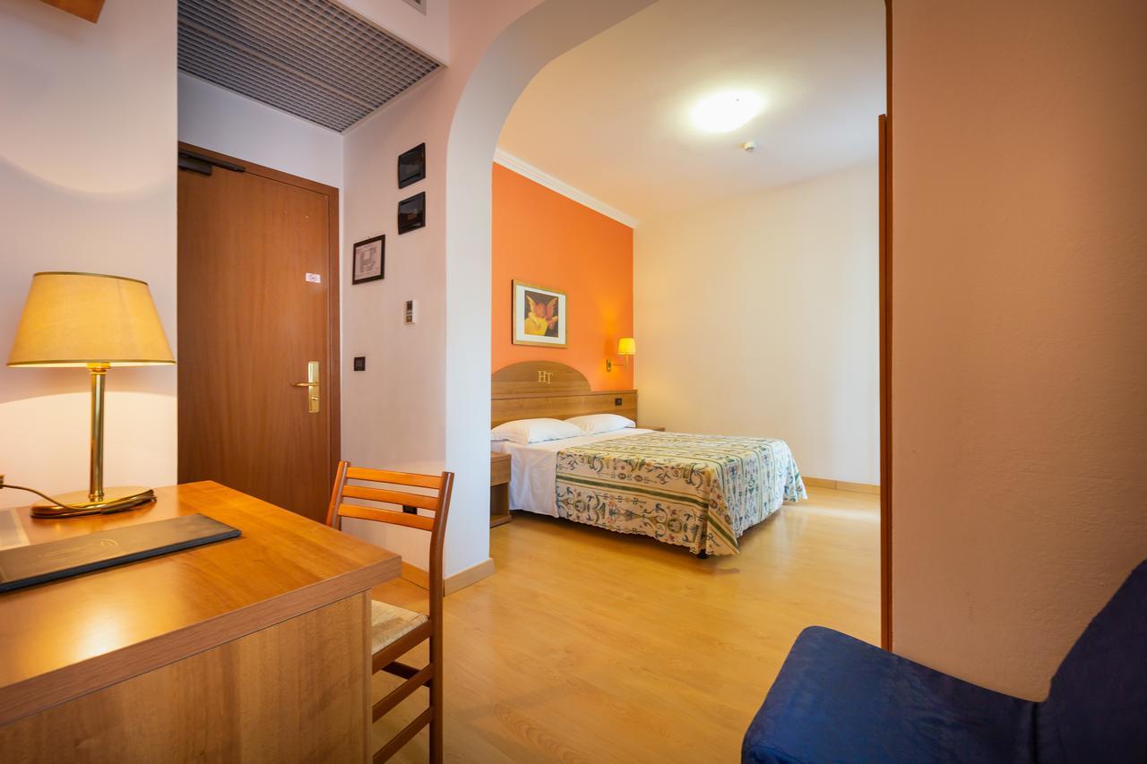 Hotel Tritone Caorle Exterior foto