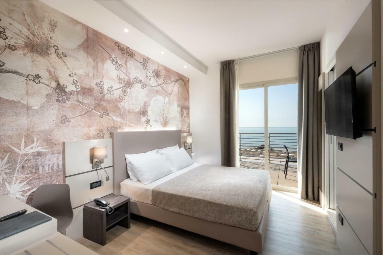 Hotel Tritone Caorle Exterior foto